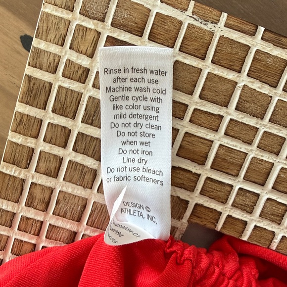 Athleta Asymmetrical Ruched Rashguard - Picture 7 of 8